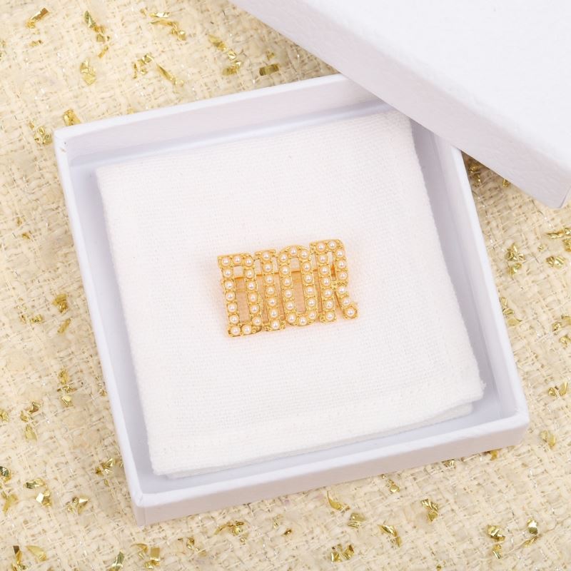 ch**an D*or brooches